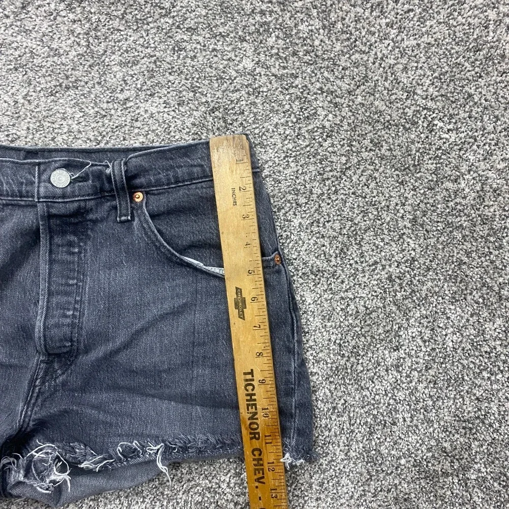 Levis Shorts Womens 31 denim jeans black button fly distressed frayed Cheeky's 2